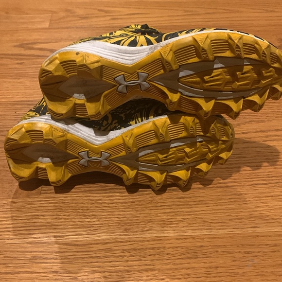 Yellow Black Underarmour kids hightop Cleats size 4 - Picture 2 of 3
